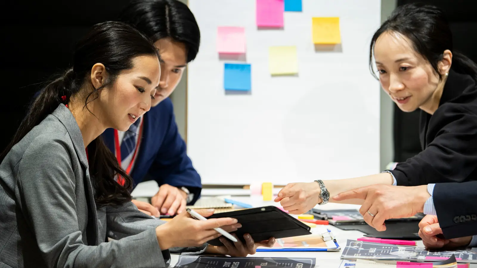 社内レビューとフィードバック